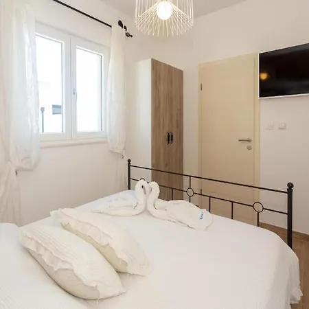Apartment Slavena *
