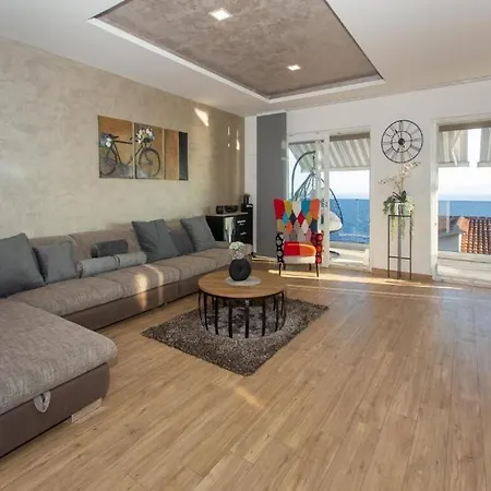 Slavena Apartment *