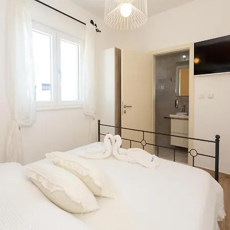 Apartment Slavena *