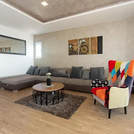 Slavena Apartment Trogir