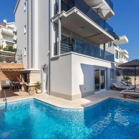Slavena Apartment *